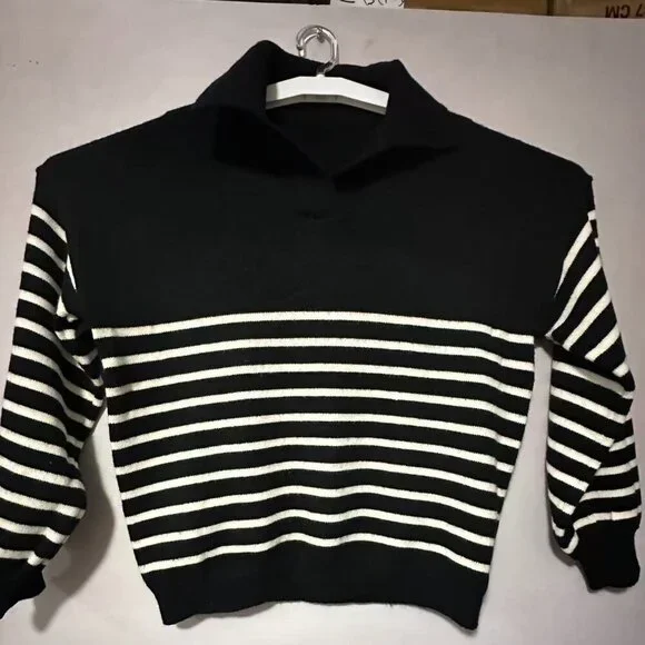 Black and White Striped Women's Sweater （L/XL） - Picture 8 of 16